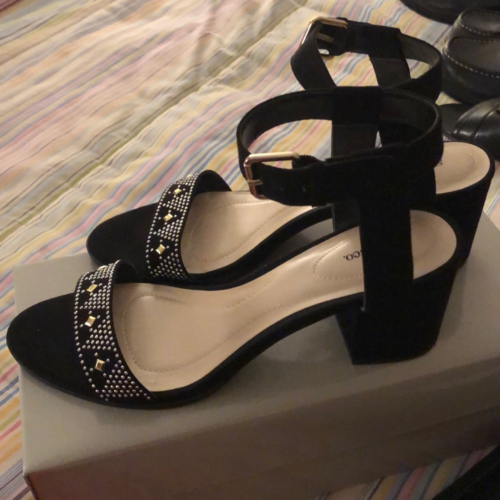 Shoes - Picture 3 of 4